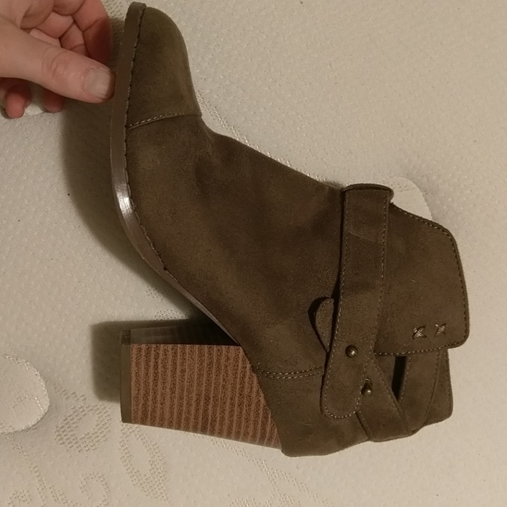 Booties tain